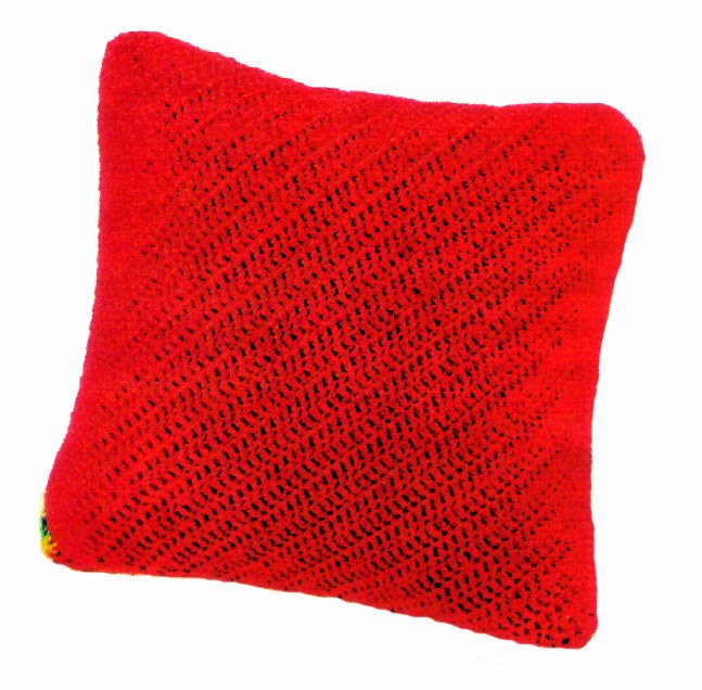 almohadon a crochet rojo