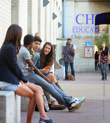 [Image: sinh%2Bvien%2BLyon.jpg]