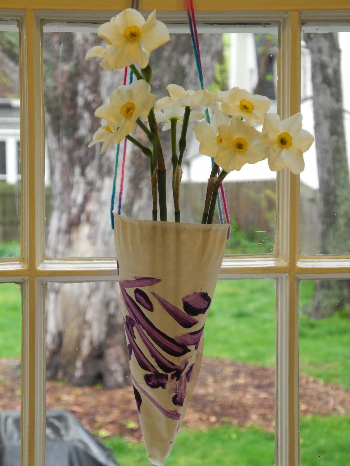 Busy and the Beans Paper Plate Flower Vase