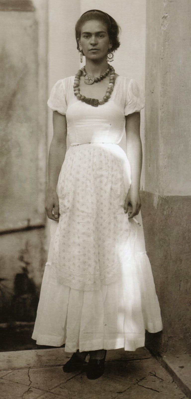 Amazing Historical Photo of Frida Kahlo in 1929 