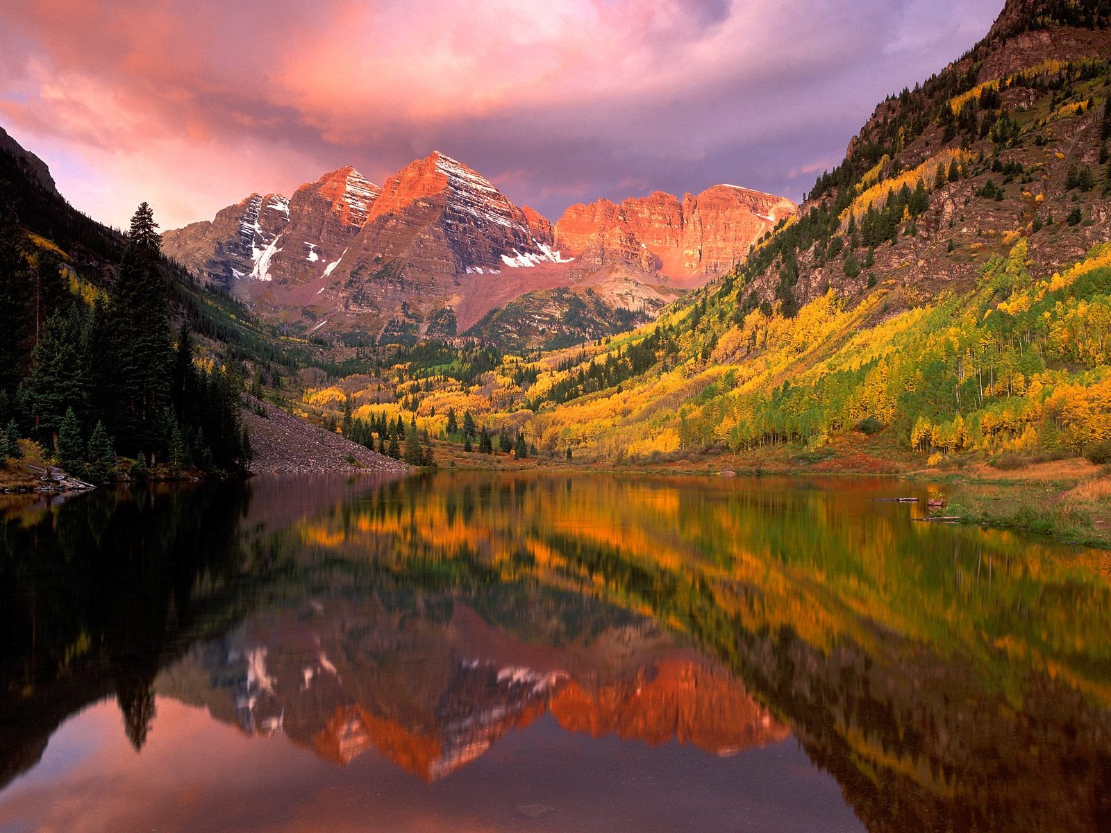 http://1.bp.blogspot.com/--50CPomzTSE/USo_WCRrAWI/AAAAAAAASBw/5fquqDMagng/s1600/Mountain-in-Fall-Desktop-wallpaper.jpg
