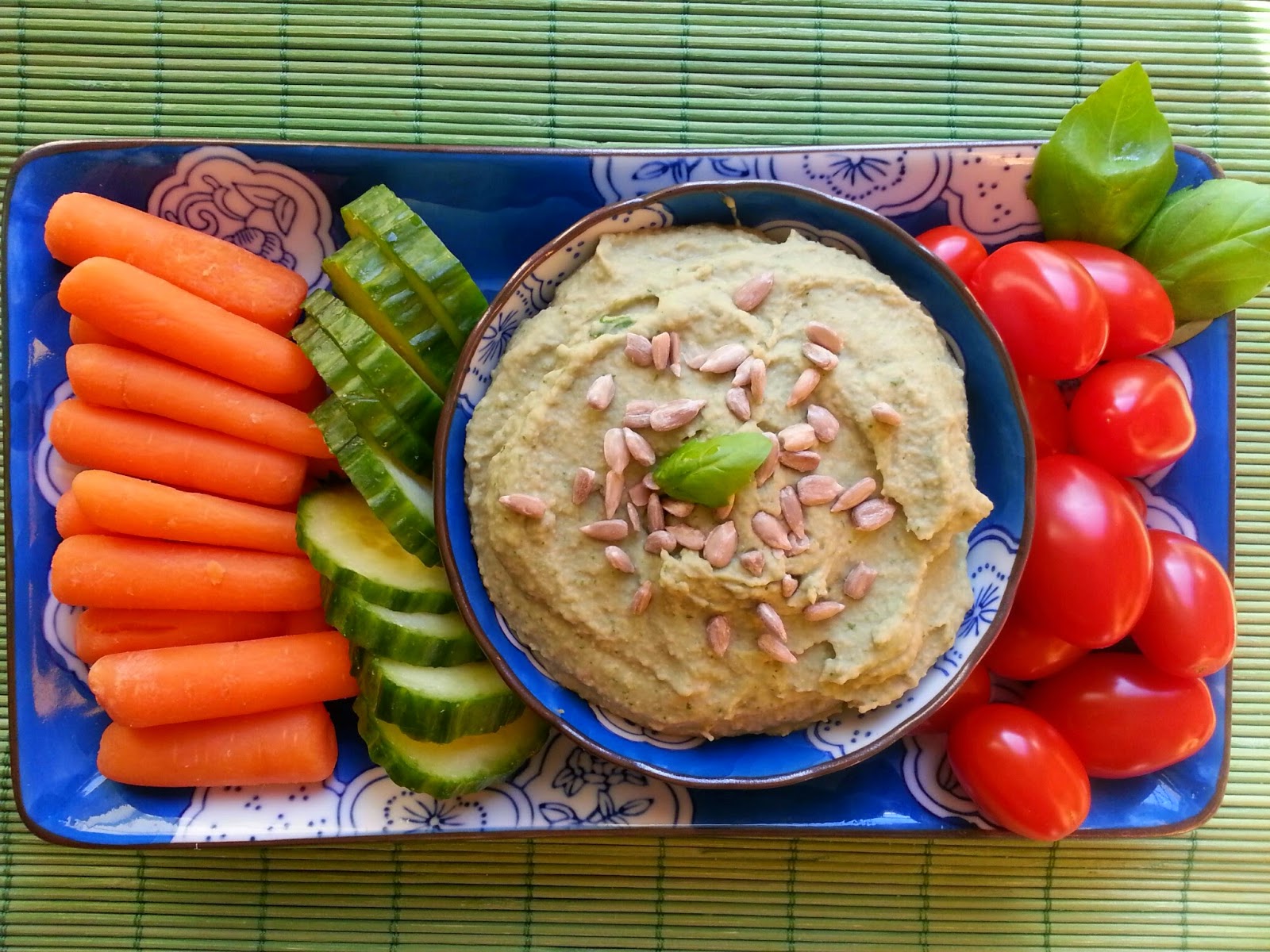 Mamacado White Bean, Basil and Lemon Hummus