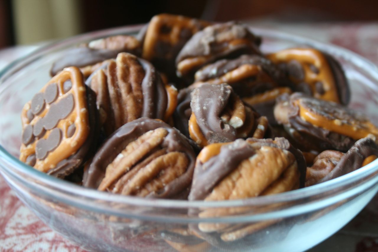 Recipe Shoebox Easy Turtle Bites (with Rolos)