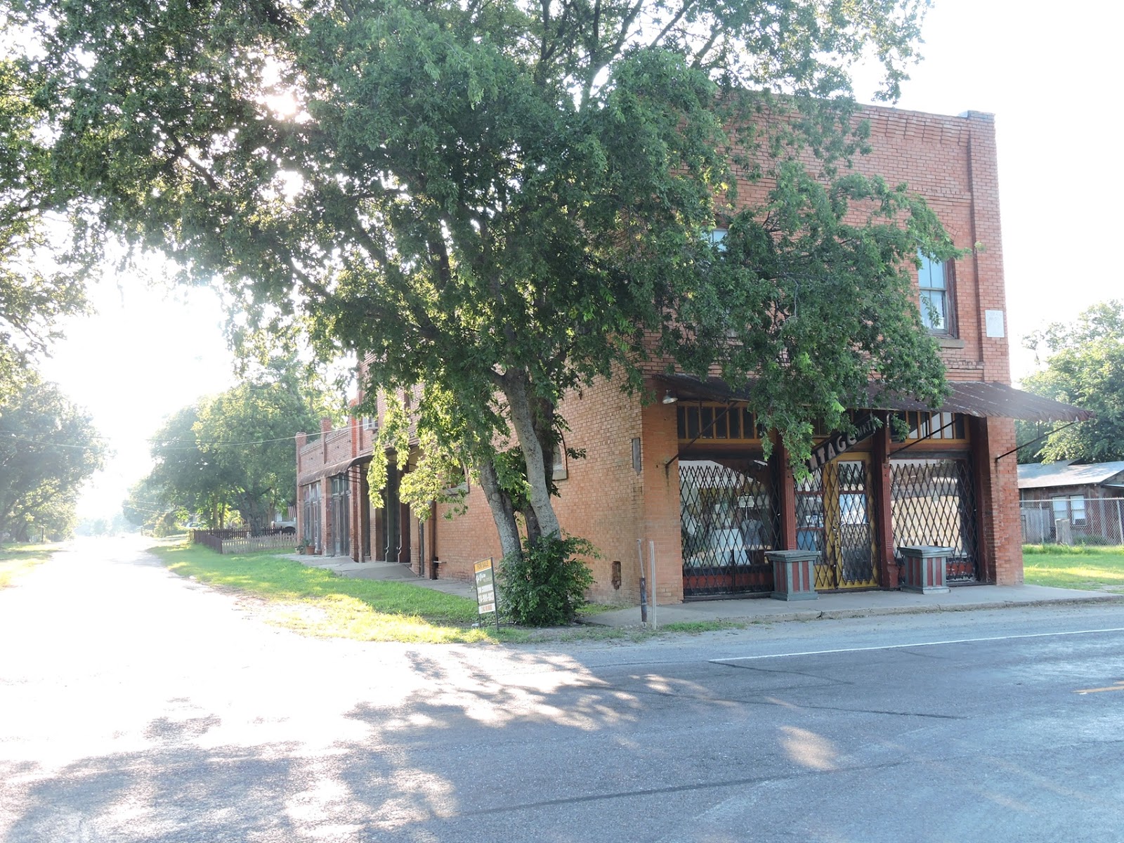 From City to Suburbia 124 S. HWY 77, Forreston, TX 76041