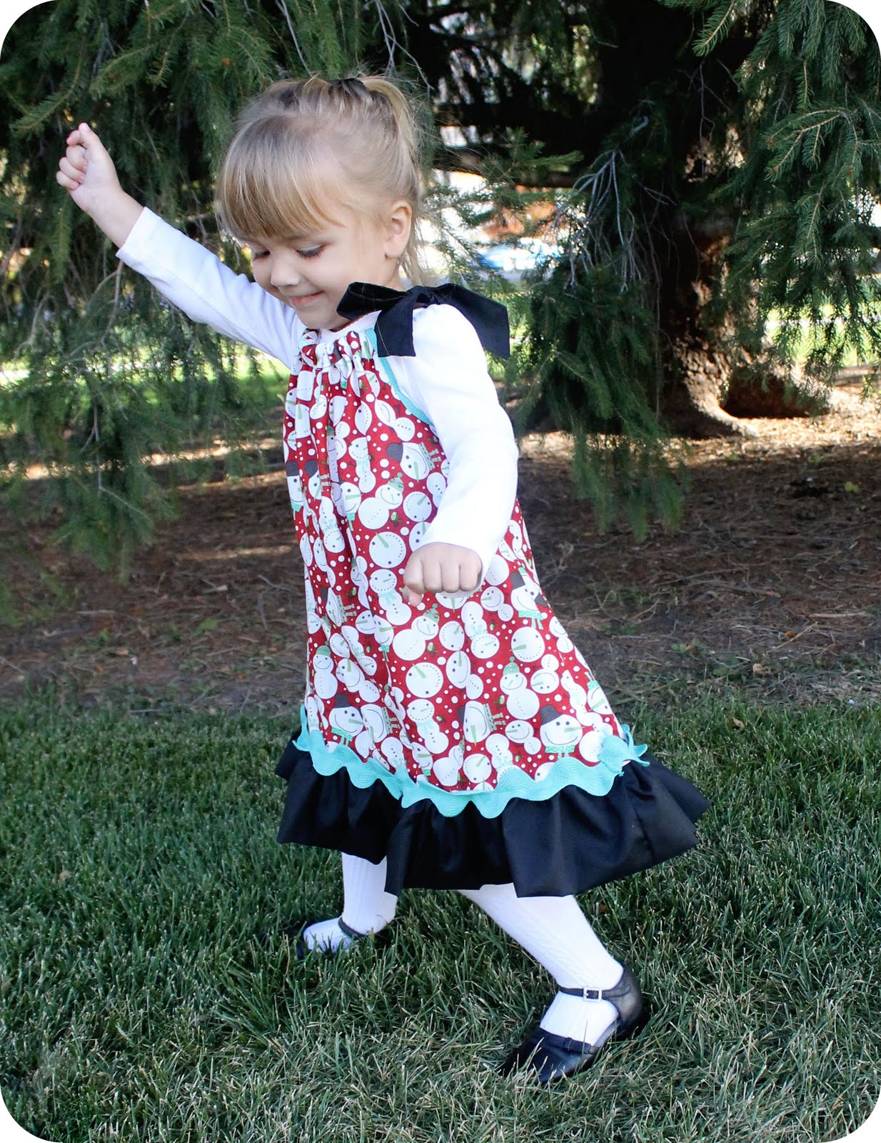 Holiday Pillowcase Dress Tutorial PeekaBoo Pages Patterns, Fabric