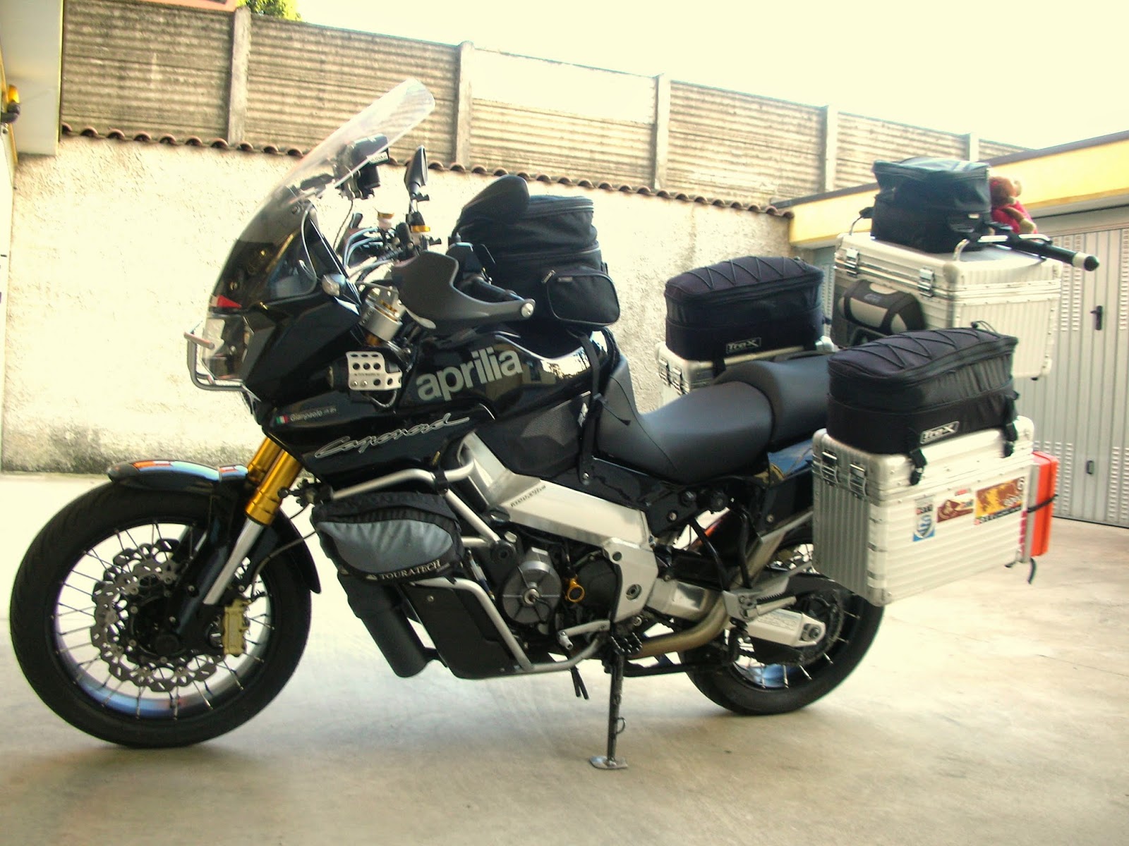 Туристический мотоцикл Aprilia ETV 1000 Caponord
