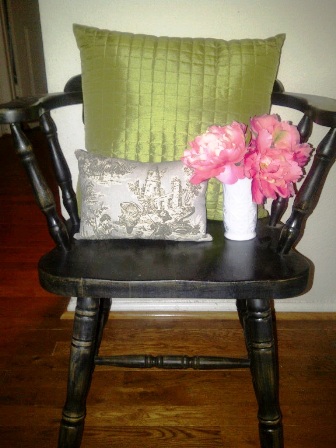 { VINTAGE SPINDLE CHAIR RE`DO }