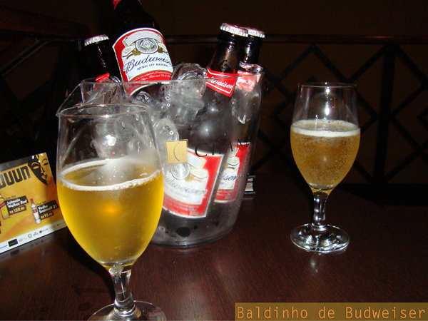 Featured image of post Budweiser Fotos De Cerveja Na Mesa A Noite Minha rotina da noite de hoje