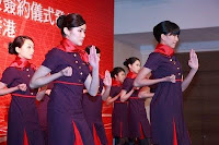 Pramugari Kung-fu Hong Kong Airlines