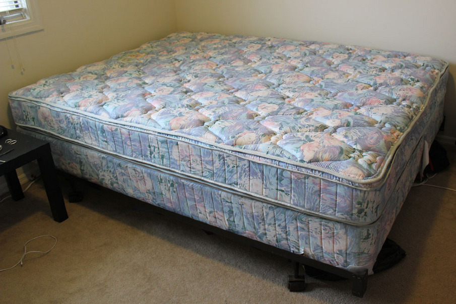 old box spring and mattress in troy ohio