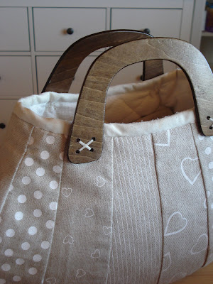 :: ENTRE TELAS ::: Bolso con asas de madera