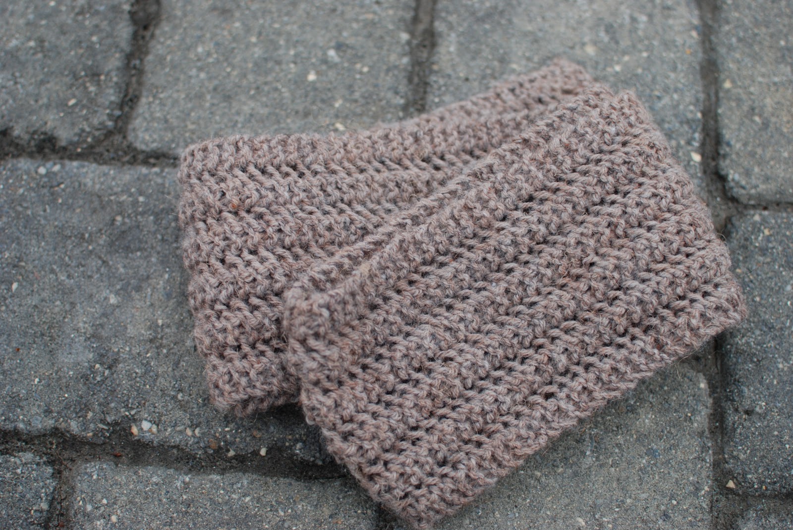 between the toys: One Row Lace Scarf (Knitting)