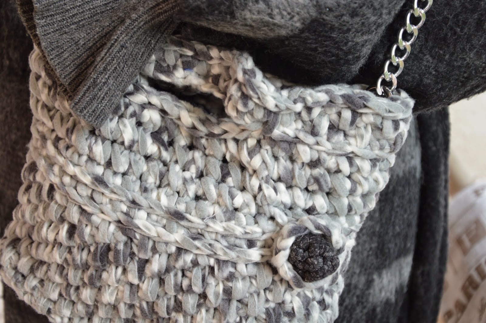 Borsa Pile melange grigio perla con fondo grigio scuro Borsa Pile melange grigio perla con fondo grigio scuro