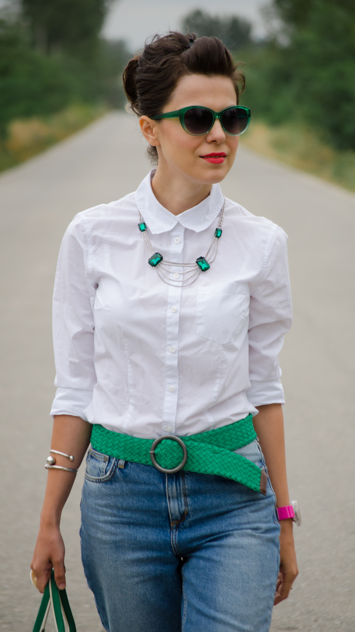 back to school outfit mom jeans white loose boyfriend shirt green belt white loafers nike bag statement necklace emerald green