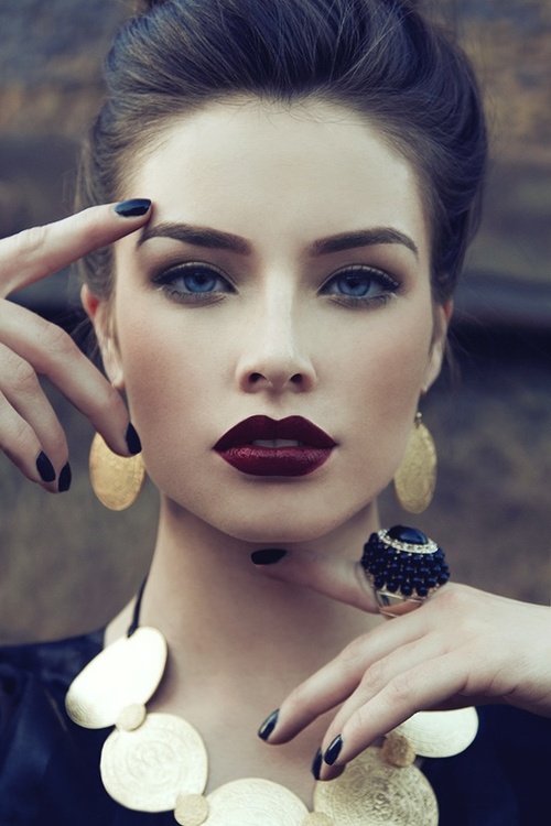 vampy lips classy model
