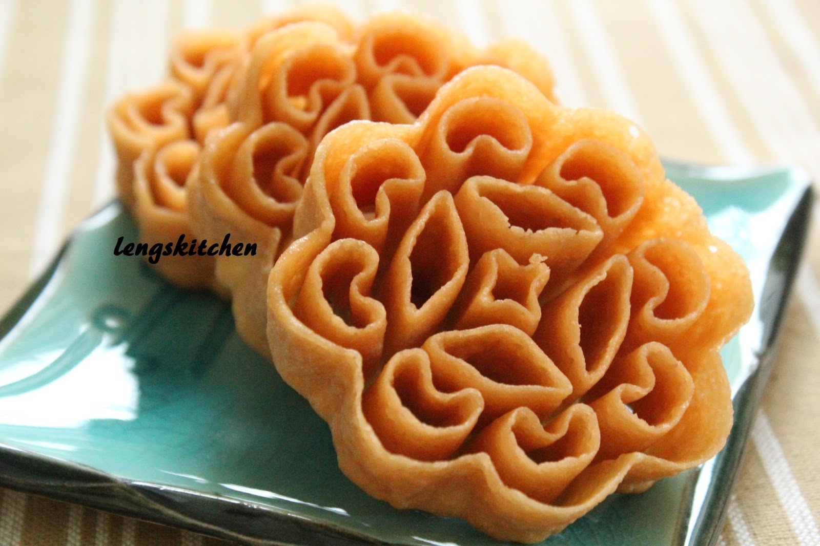 Kitchen Chaos: Beehive Cookies (Kuih Rose) 蜂窝饼 - Chinese New Year Series1600 x 1066