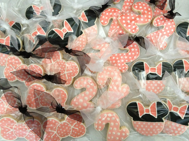 Dough and Batter minnie mouse bowtique cookies for addison