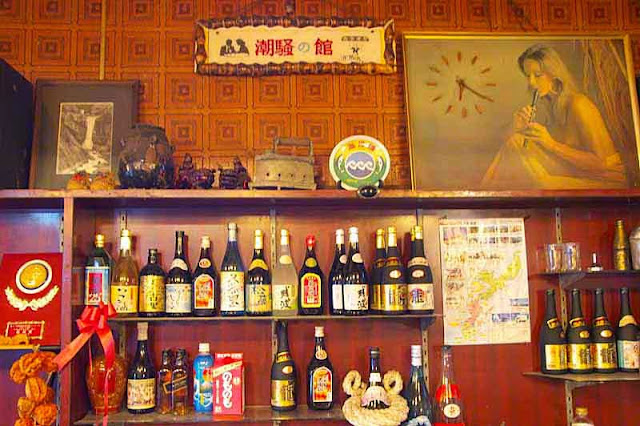 alcohol, bottles, bar, shelf, knick-knacks