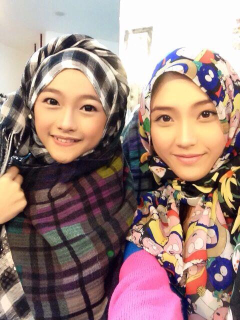 Ayen (Rona Anggraeni) dan Naomi Team K JKT48 Member Pake Jilbab Ayen (Rona Anggraeni) dan Naomi Team K JKT48 Member Pake Jilbab