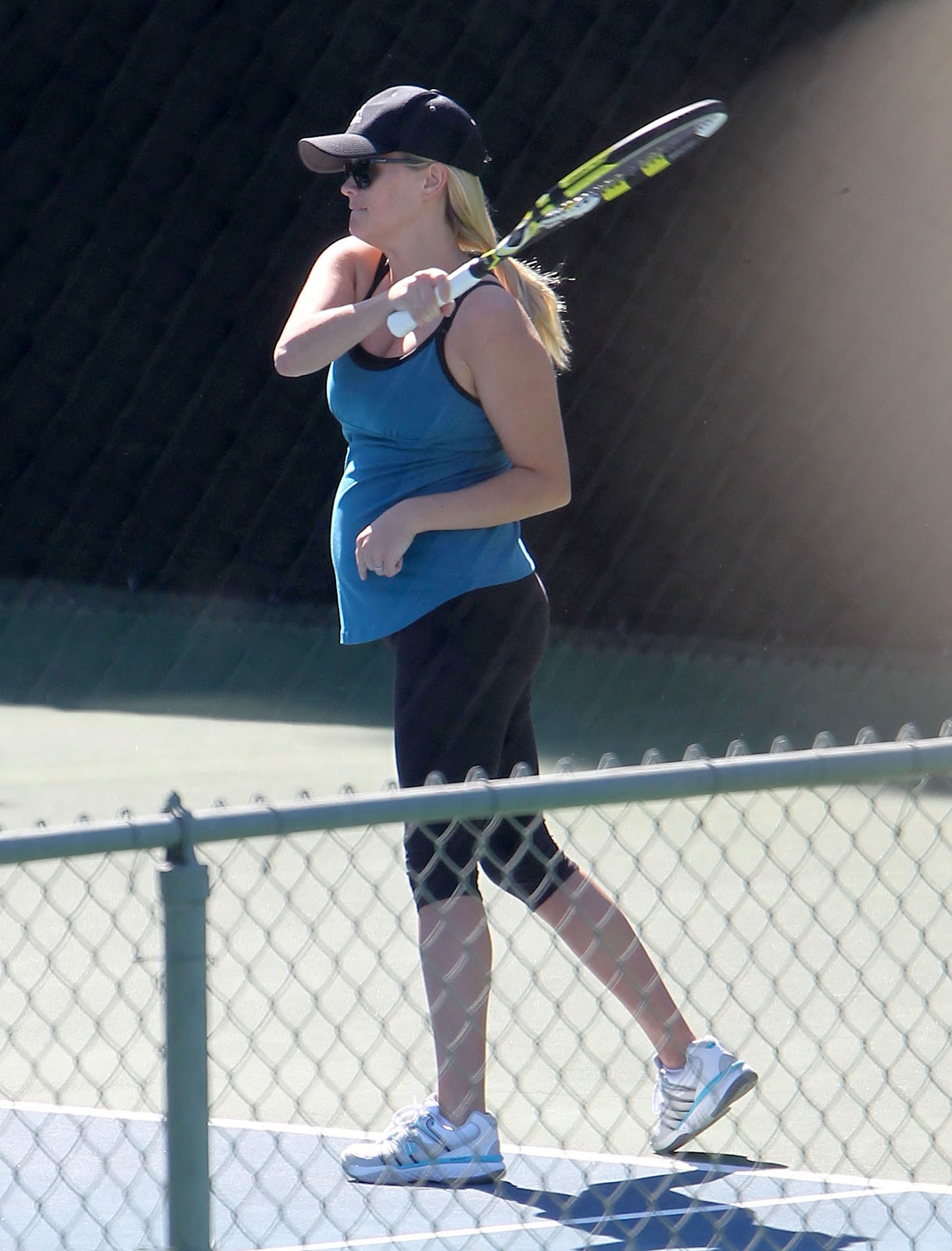 http://1.bp.blogspot.com/--KS52QMj0qU/T74JOh5N0AI/AAAAAAAASqk/A3GaRc3KdtU/s1600/Reese+Whiterspoon+baby+Bump+tennis.jpg