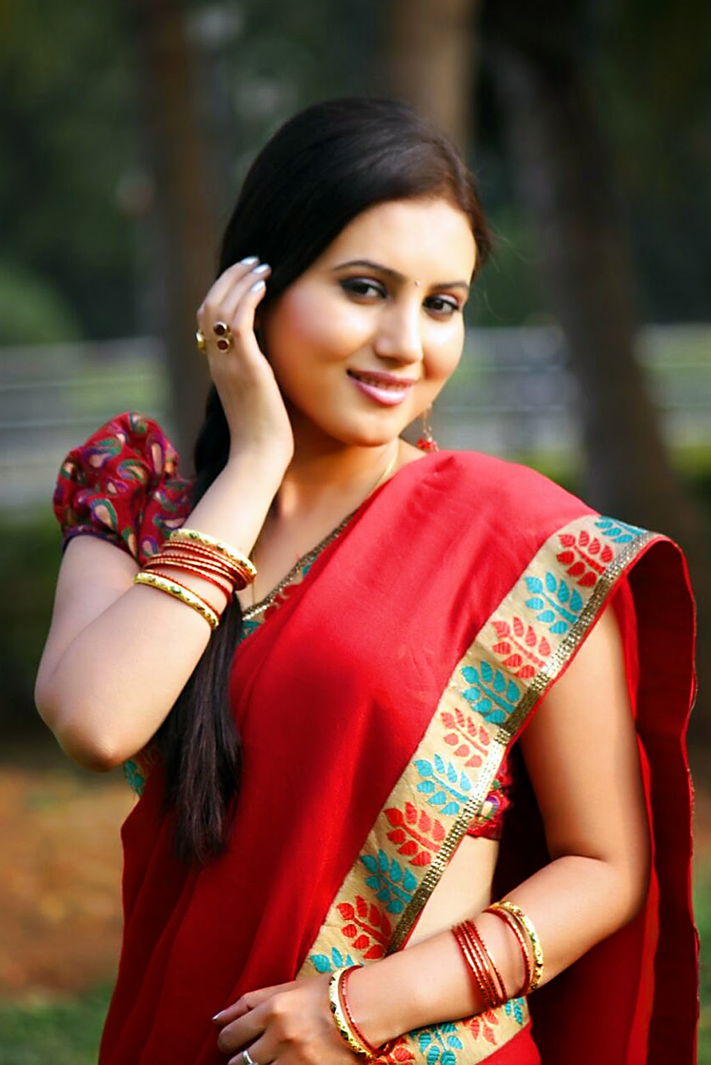 WOMEN'S E GALLERY: INDIAN WOMAN AND ACTRESS ANUSMRUTHI'S PHOTOS IN RED