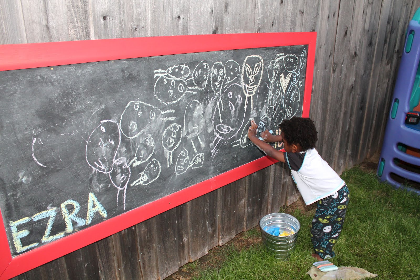 How to make an outdoor chalkboard