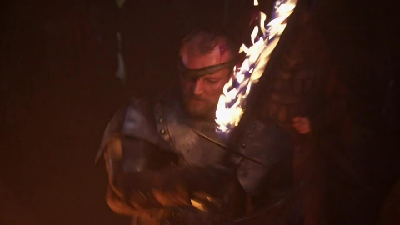 Richard Dormer como Beric Dondarrion, otro orgullos portador de una espada en llamas que hay que apagar antes de envainar...