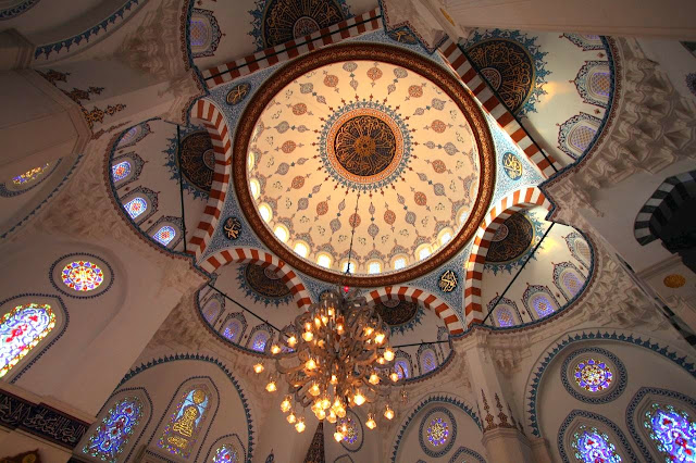 Moschee turcească  Turkish+Mosque+in+Tokio+-+Japan+(domes)