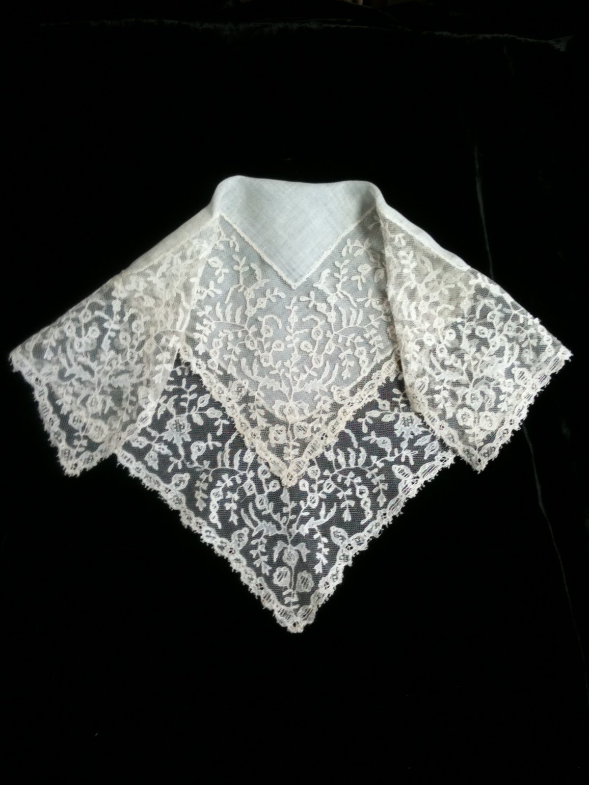 19th C. Carrickmacross Lace Handkerchief | Lace handkerchief, Antique
