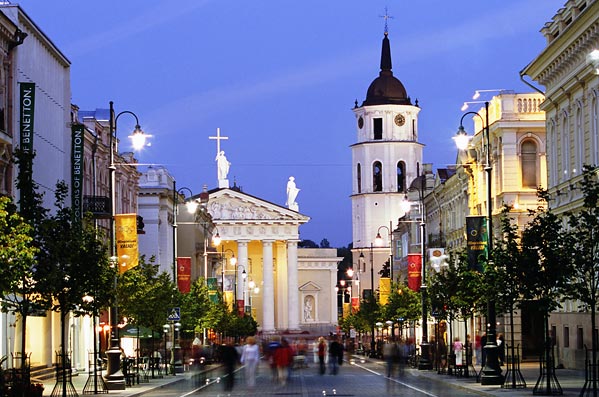 MIRE LA BELLEZA DE ESTA CIUDAD- LITUANIA- ES TODA ASI