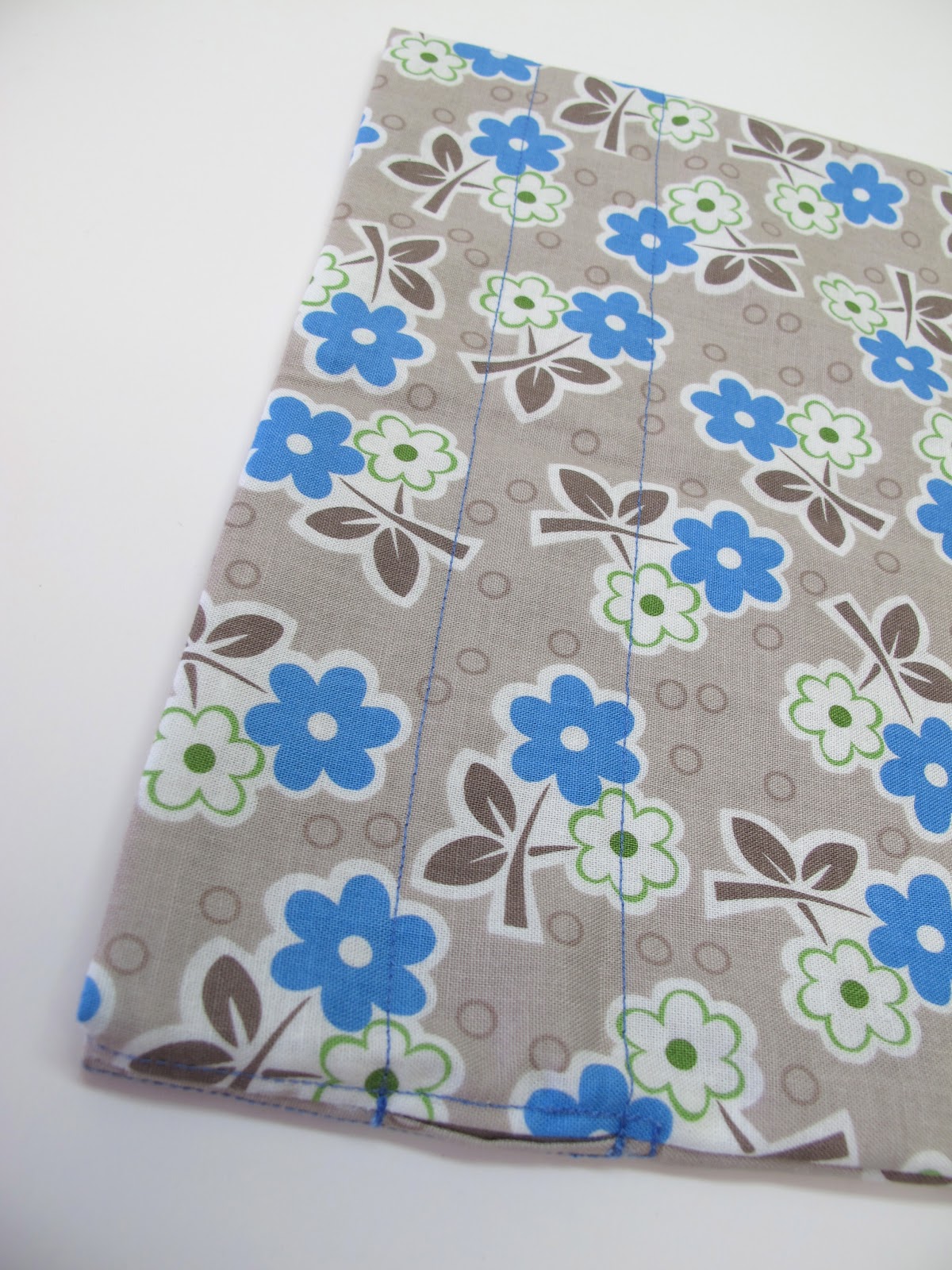 Bee In My Lined Travel Bag Tutorial...