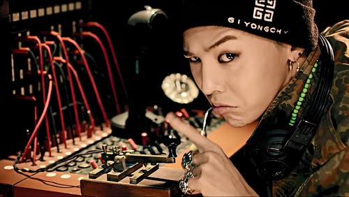G-Dragon-Crayon-g-dragon-32214018-500-282.jpg