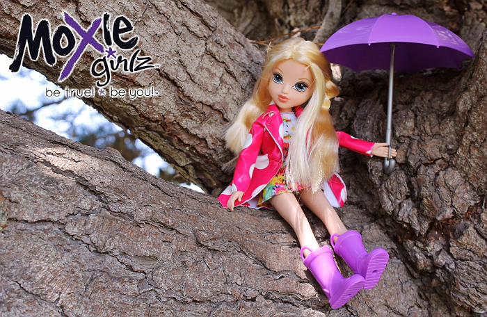 Moxie Girlz Raincoat Color Splash Dolls- Avery