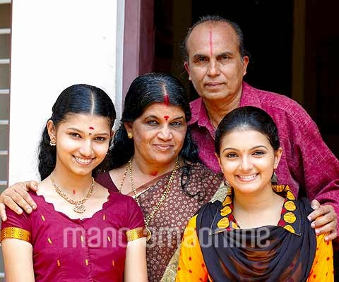 actress kalyani nair age asha ashish mallu actress saranya mohan family photos actress kalyani nair age asha ashish mallu actress saranya mohan family photos