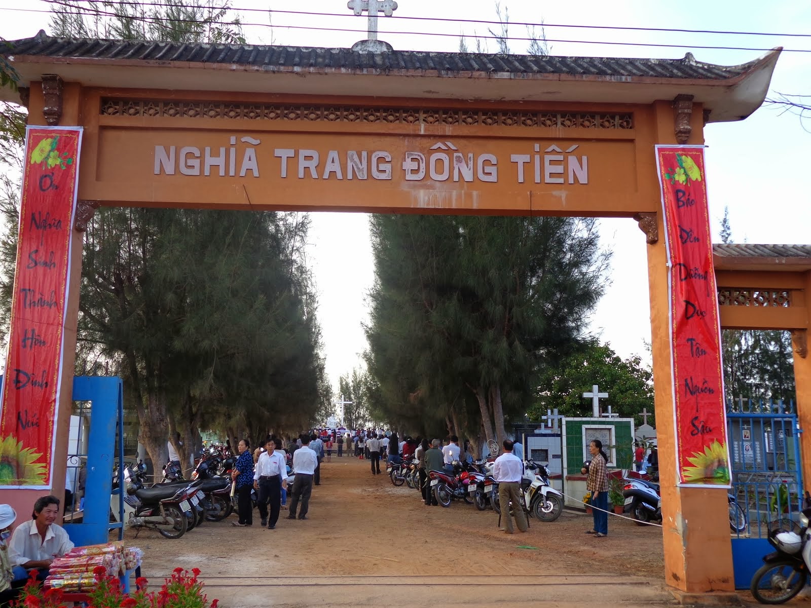 MÙNG HAI TẾT-THÁNH LỄ TẠI NGHĨA TRANG