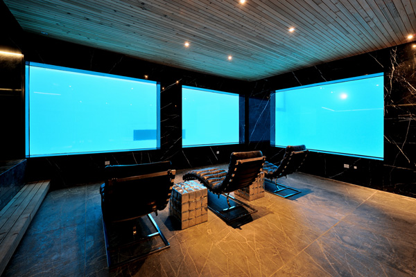 If It's Hip, It's Here: A Stunning Modern Home With Underwater Spa ...