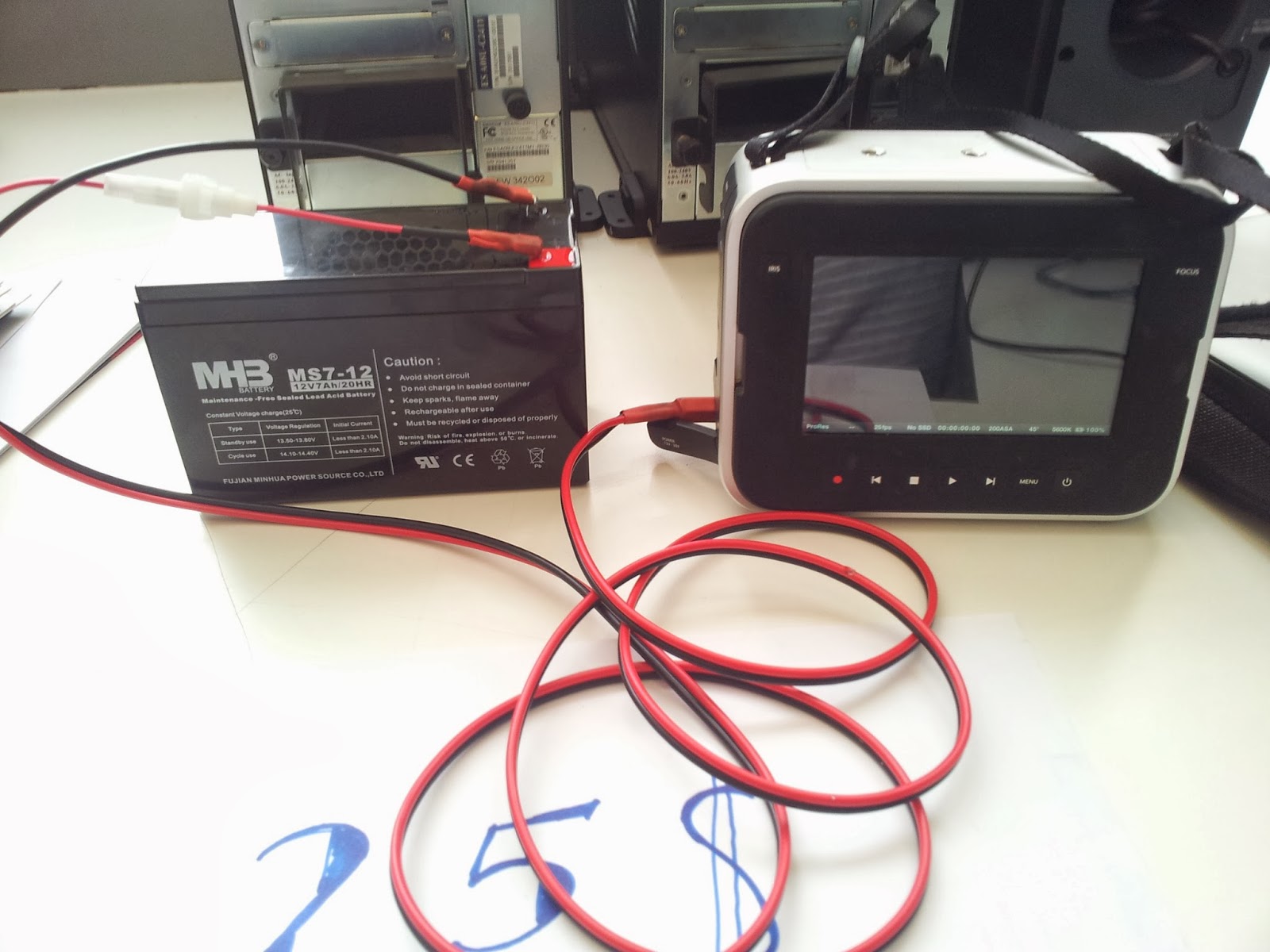 Diario con RED ONE: Como poner una batería adicional en BLACKMAGIC