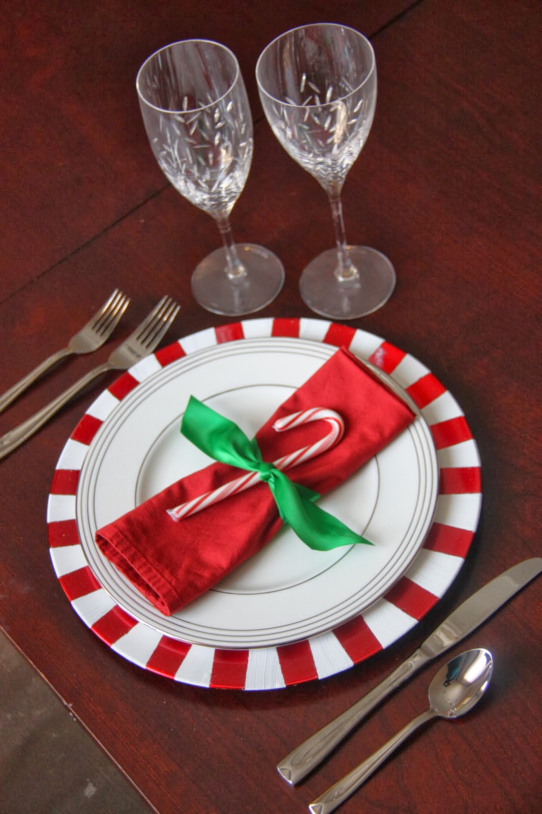 Diy Christmas Candy Cane Inspired Charger The Lovebugs Blog