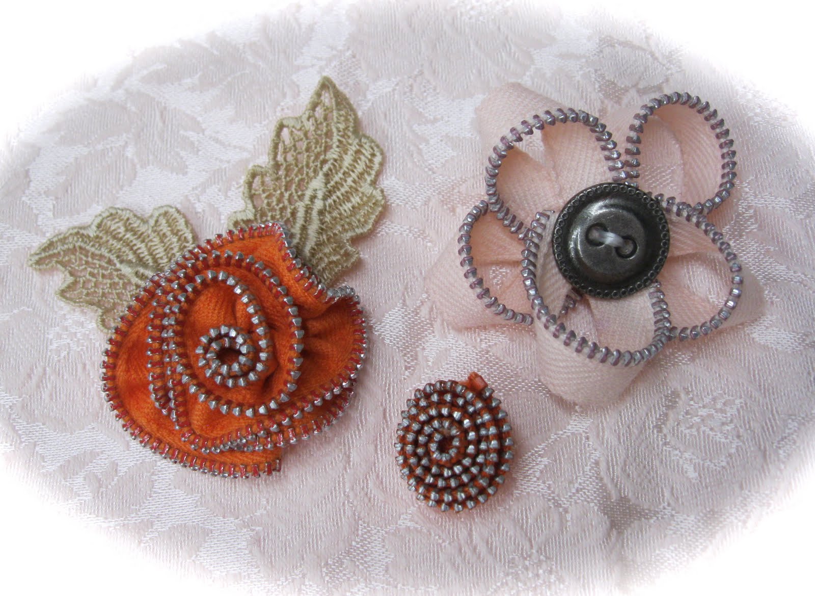 Cathy’s CRAZY BY DESIGN Making Flowers from Zippers