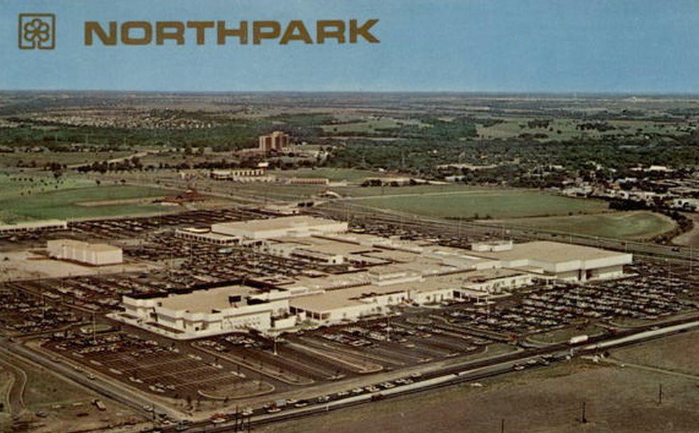 Shoppers at Northpark Mall in Dallas Texas. Dated 1980. : r