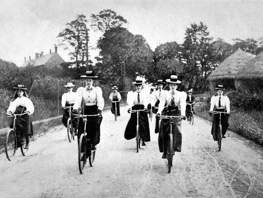 Women at Their Leisure Interesting Photos Show the Work Women Often