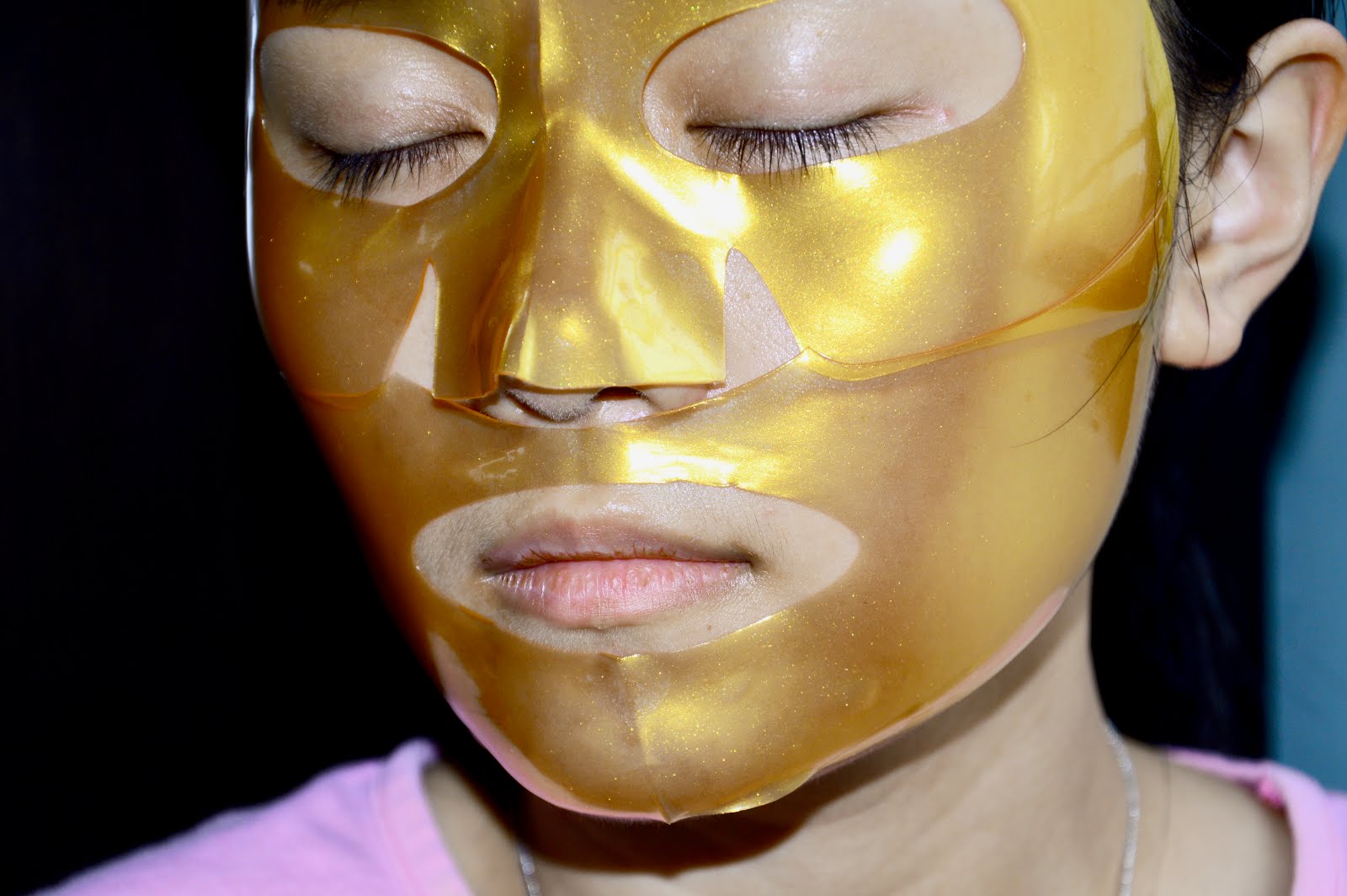 Download Review Id Az Derm Dernastic Golden Fit Mask Real Gold PSD Mockup Templates