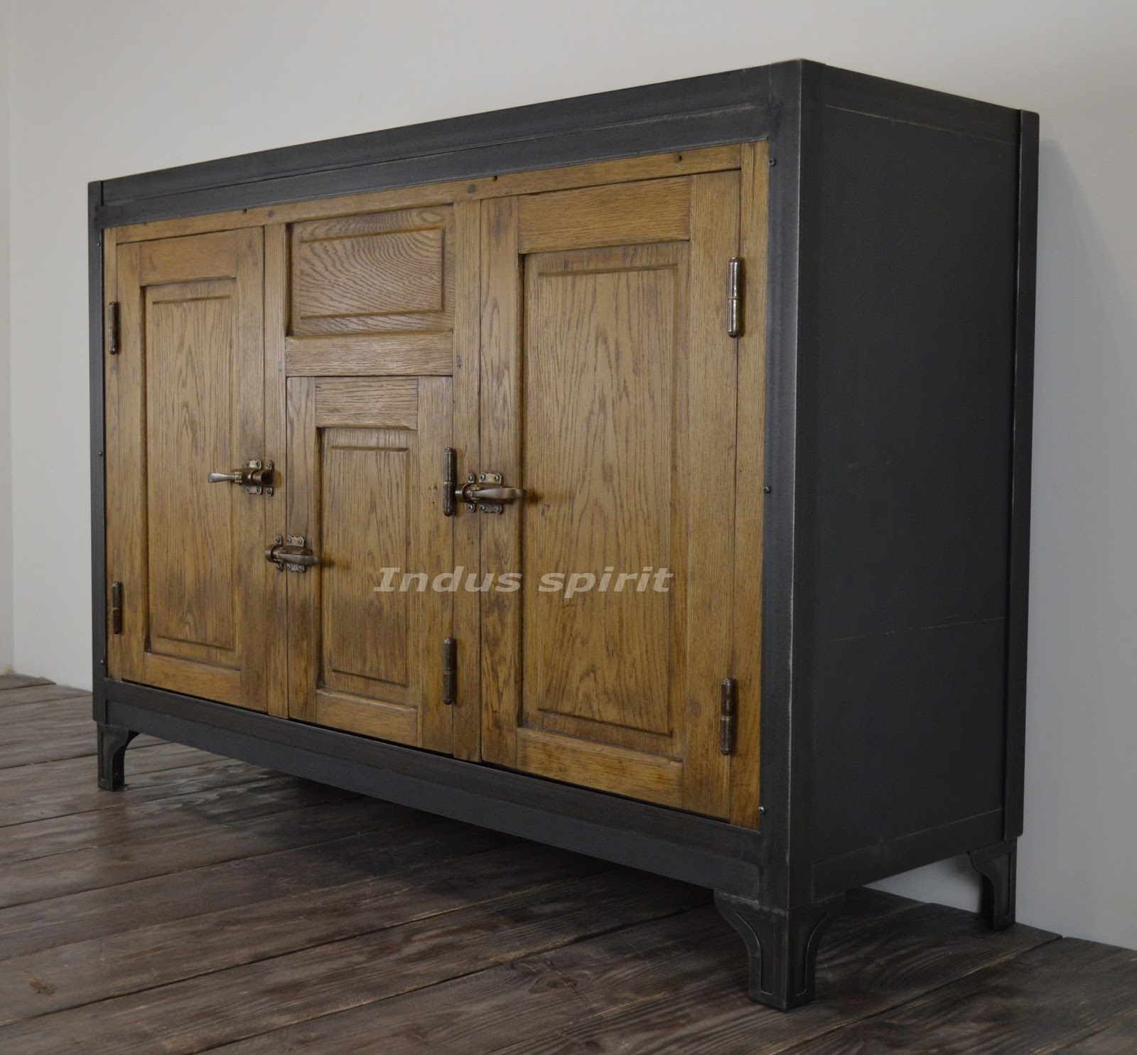 Buffet%2Bvintage%2Bm%C3%A9tal%2Bet%2Bbois%2B(2)