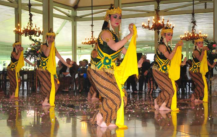 Tari Baksa Kembang