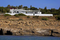 Stunning Arc House For A Little Serenity Coupled With A Lot Of Luxury Stunning Arc House For A Little Serenity Coupled With A Lot Of Luxury