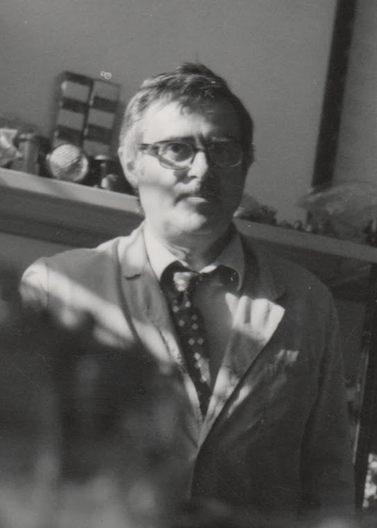 Carlo Narratone nel negozio di carburatori a Borgomanero nell' estate 1974