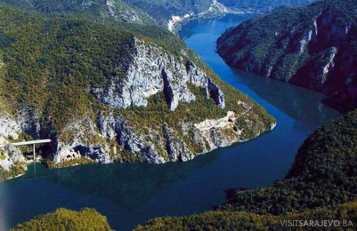 LJEPOTA JE U OKU PROMATRACHA Piva+Canyon,+Bosnia+and+Herzegovina.5
