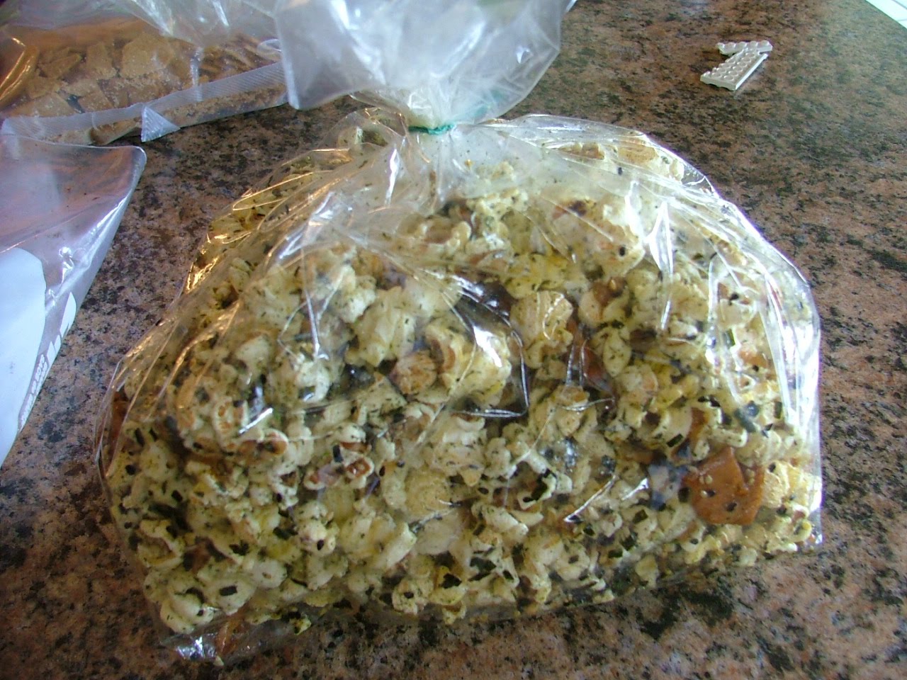 Life with the Wood Family! hawaiian hurricane popcorn with mochi and nori