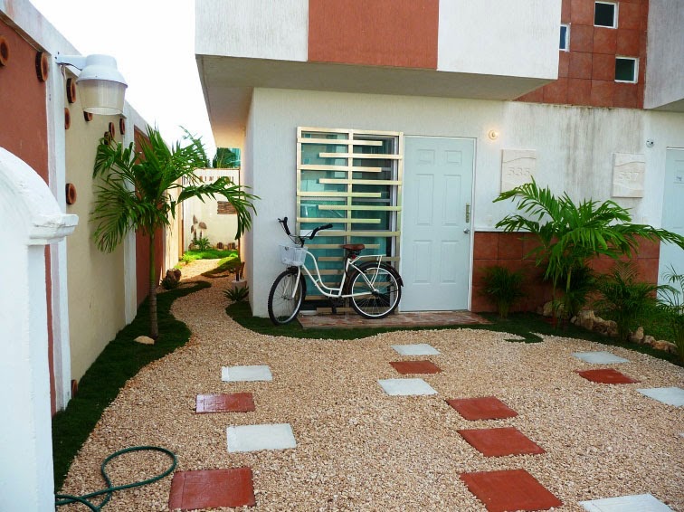 JardÃn creativo con pasto, gravilla y bambú · diseños para patio ...