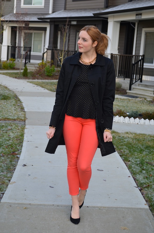 coral jeans outfit